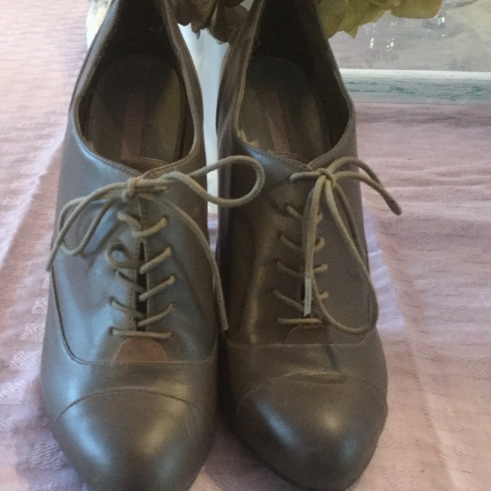 Shoes - Picture 2 of 2